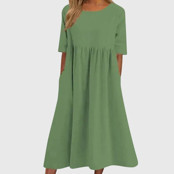 Stylish women's short-sleeve dress. Elegant design, versatile for all occasions, from casual daywear to evening parties.