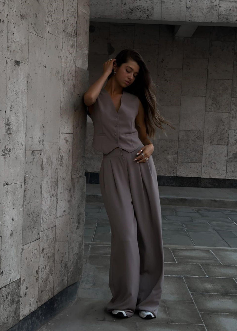 Elegant women's sleeveless blazer & slim trousers set, perfect for stylish work wear or sophisticated casual occasions.