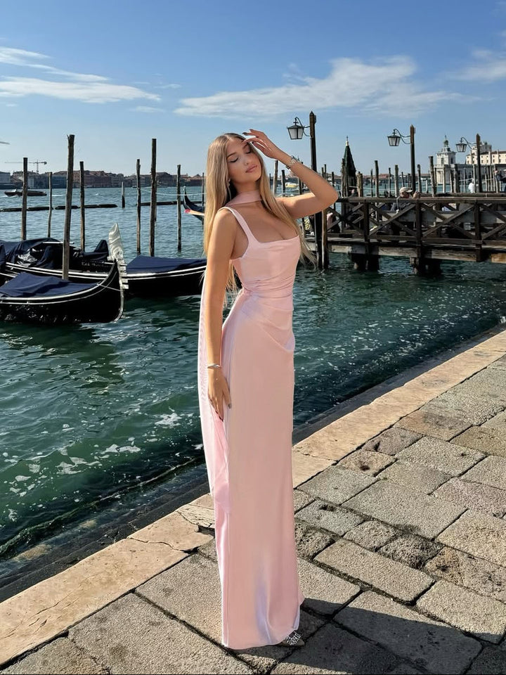 Chic sleeveless maxi dress for wedding guests, featuring a stylish lace-up open back.