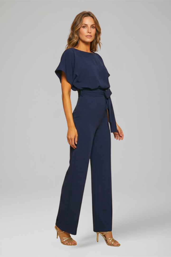 Chic women's wide leg jumpsuit, sleeveless and elegant, ideal for all-season comfort and a versatile look.