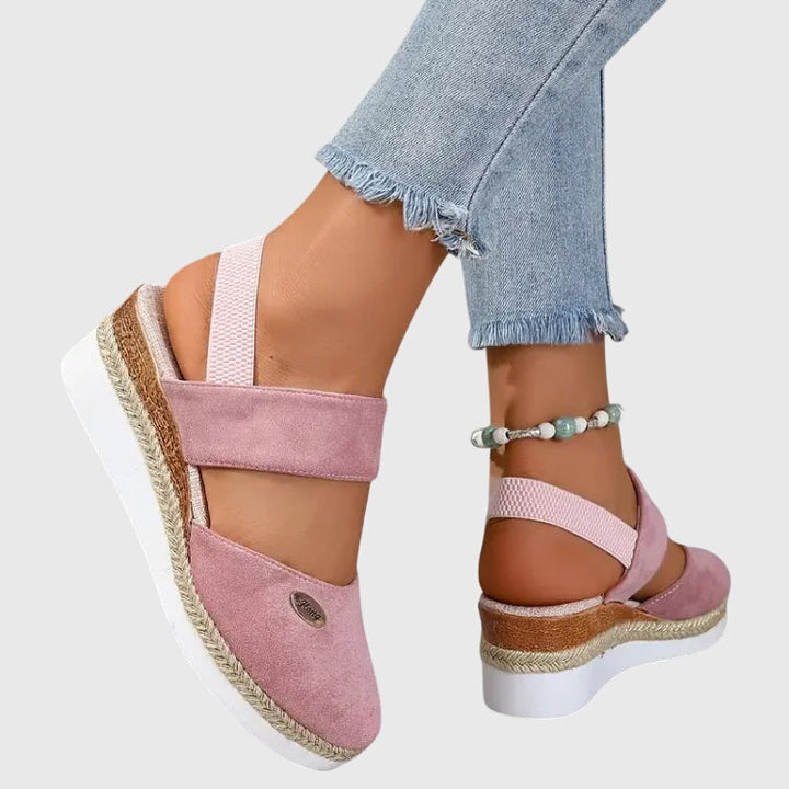 ELUXOR women's comfortable sandals, ideal for summer, with orthopedic support & stylish design.