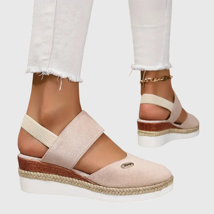Orthopedic women's walking sandals, perfect for foot health, arch support & all-day comfort.
