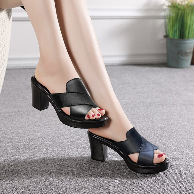 Versatile women's platform sandals with a supportive block heel & elegant crisscross straps. Great for summer outfits.