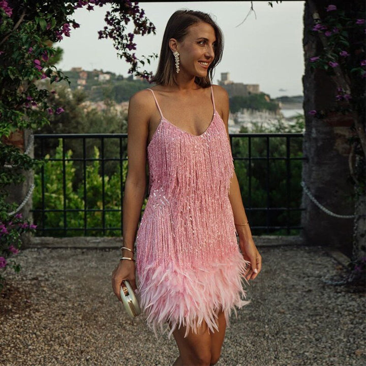Chic women's feather mini dress. Sleeveless, glamorous, & playful for parties, cocktails, or evening events.