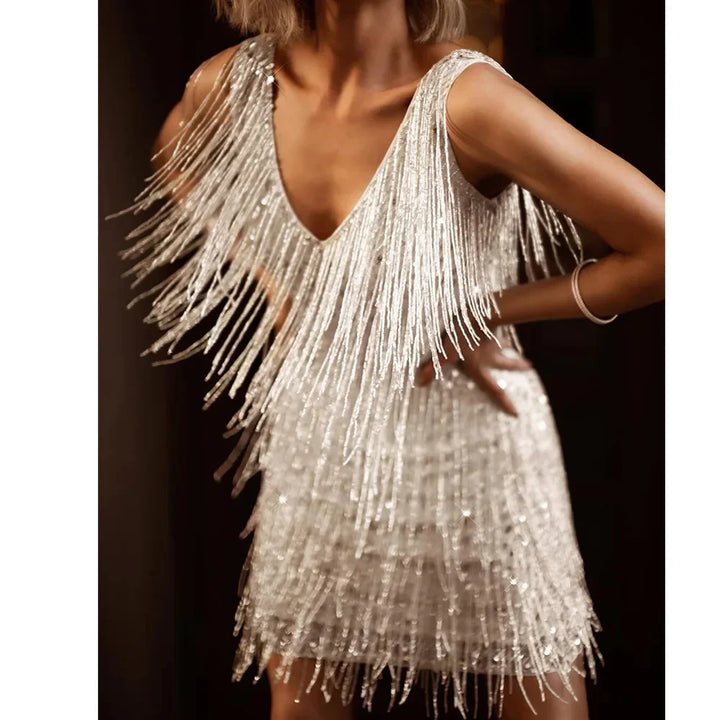 Women's glamorous black fringe party dress with sparkling sequins, chic and elegant