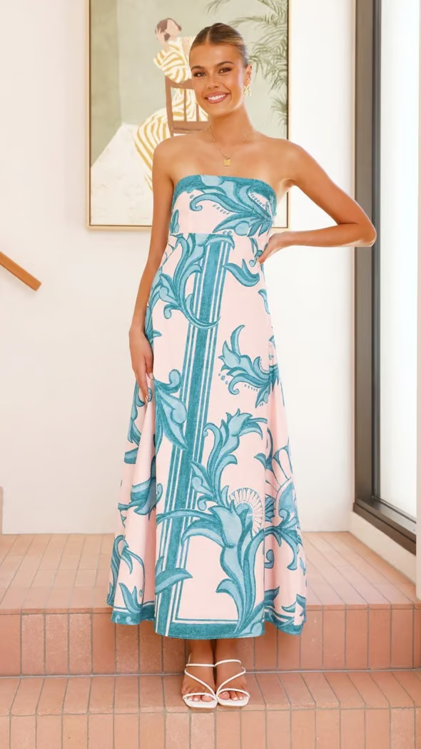 Fashionable women's elegant flowy printed dress with short sleeves, a chic and versatile summer midi option.
