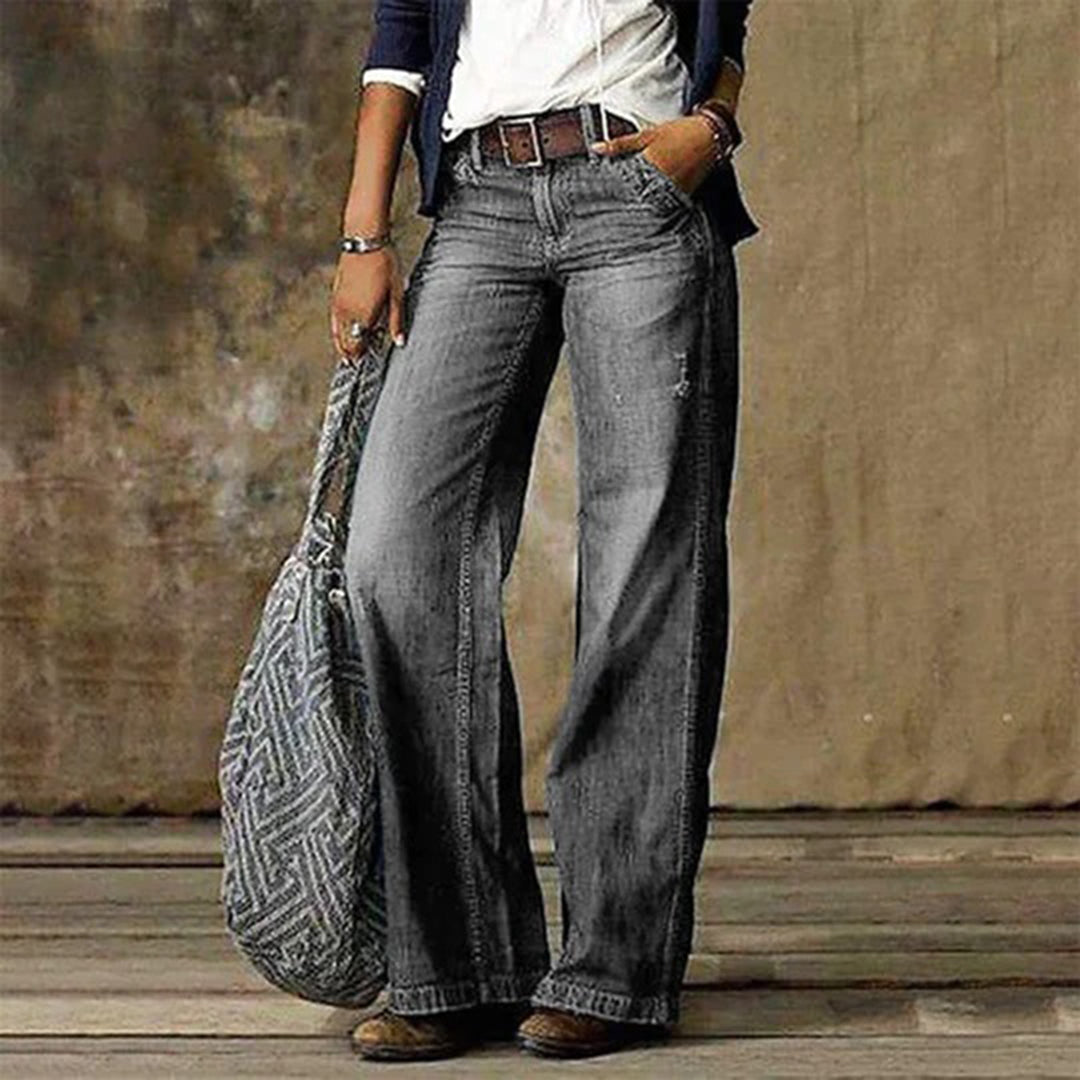 Stylish women's wide-leg denim jeans in a high-waisted cut, perfect for casual wear