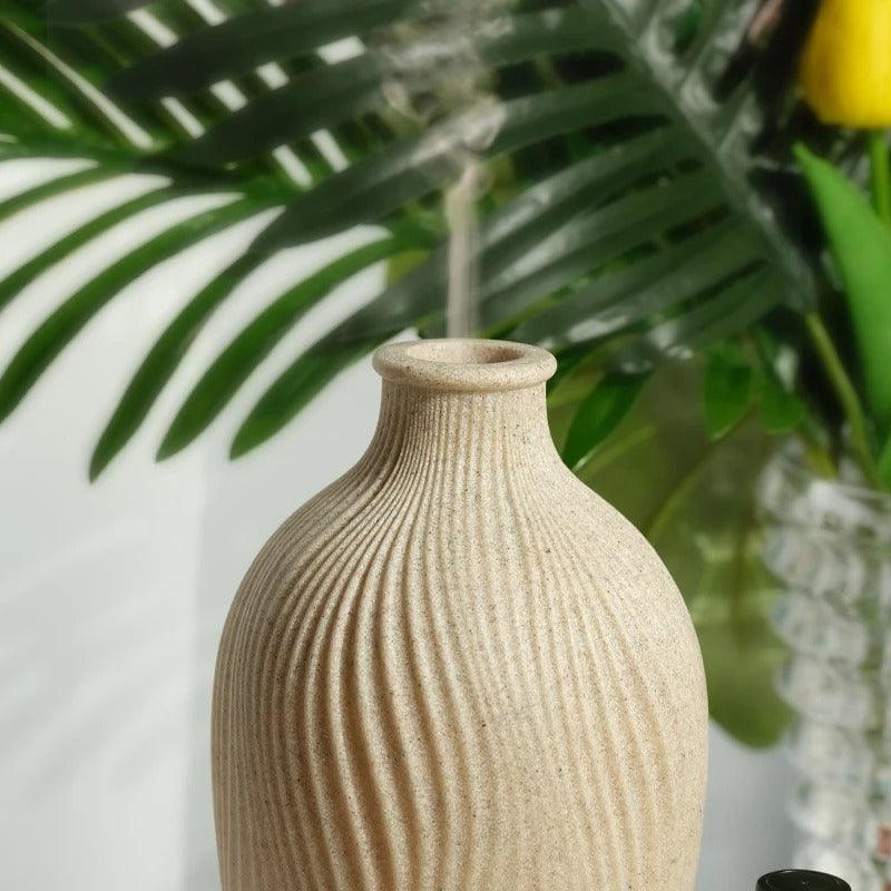 Stylish home decor aromatherapy diffuser & humidifier, enhances office & living spaces, improves air.
