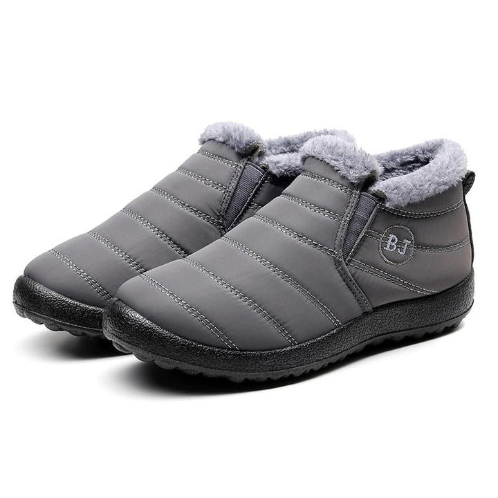 Front view of men's waterproof winter boots, brown, with heavy-duty laces and a strong rubber sole for outdoor activities.