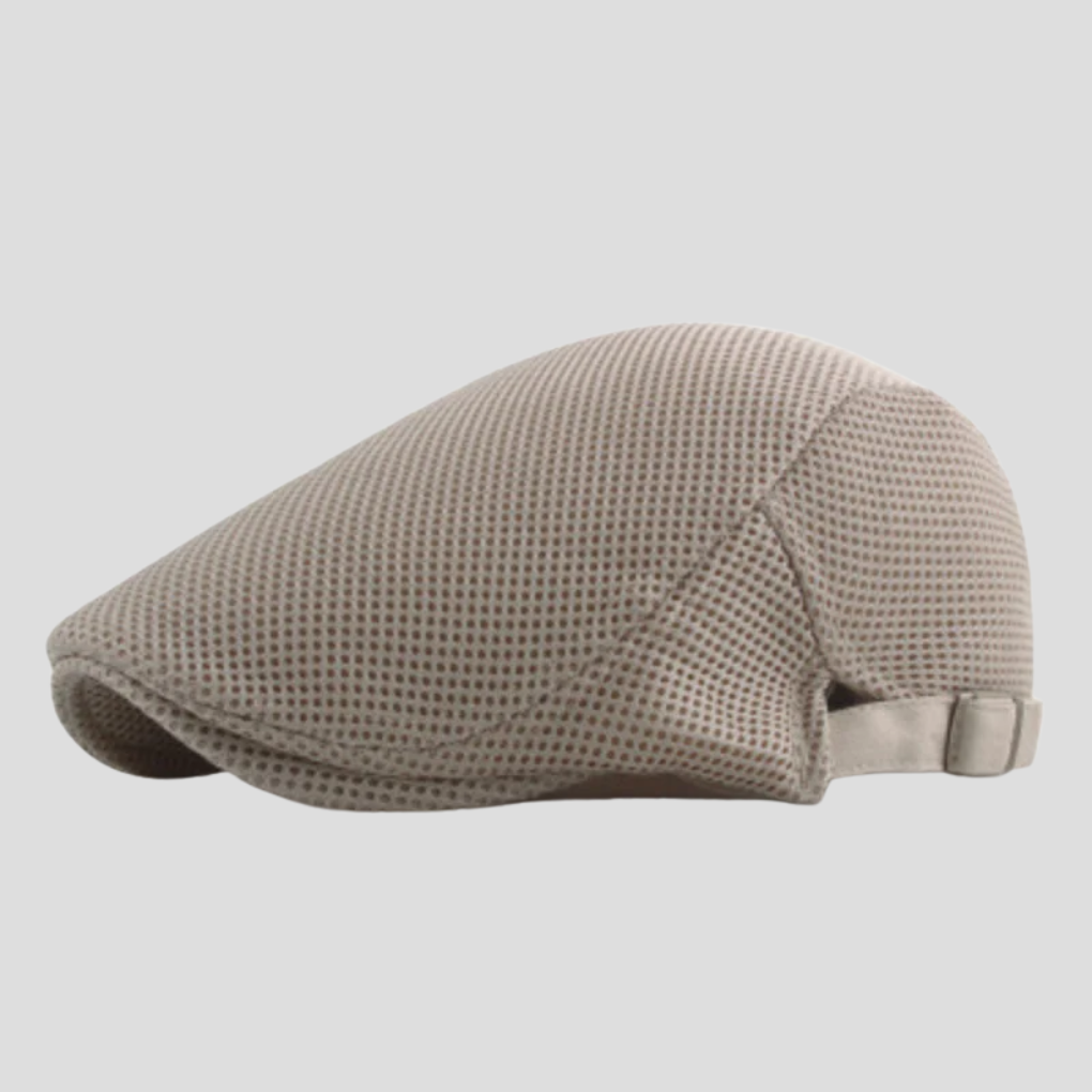 Men's classic design mesh cap, breathable and comfortable, a versatile choice for any casual or sporty outfit.