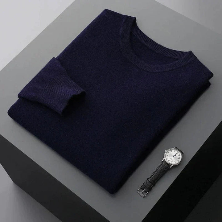 Men's crewneck knit sweater in a classic burgundy, ideal for versatile autumn & winter outfits