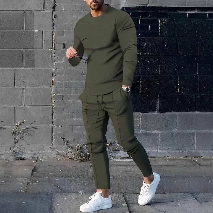Fashionable men's athleisure outfit, a two-piece set with long sleeve top and jogger pants