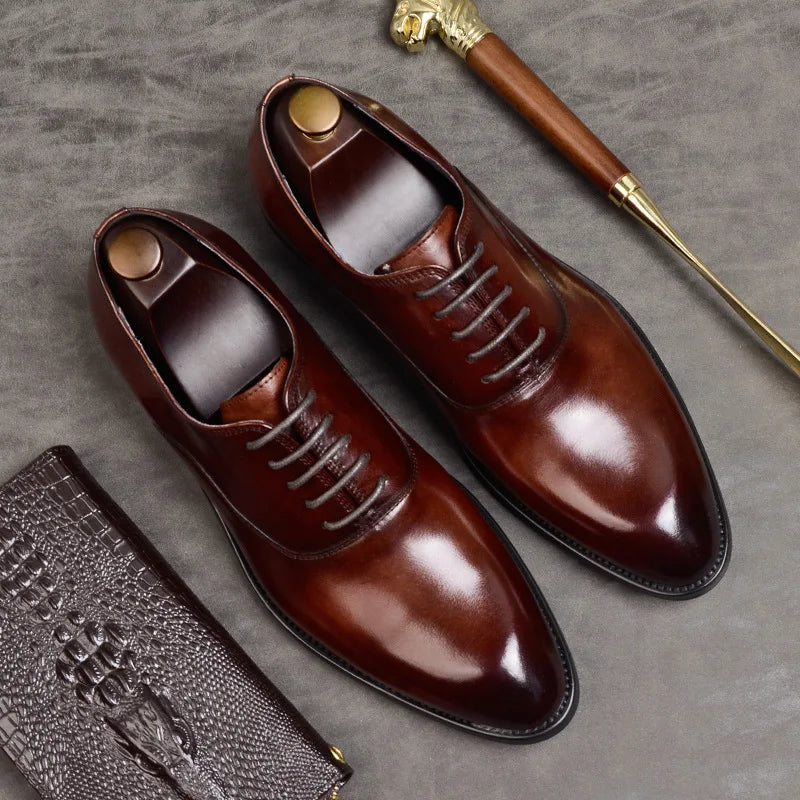 Men's classic black leather Oxfords, perfect for formal business events, office wear, or professional occasions.