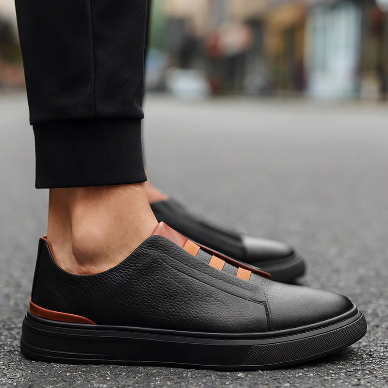 Classic men's everyday sneakers, combining style & comfort. Versatile footwear for any casual occasion.