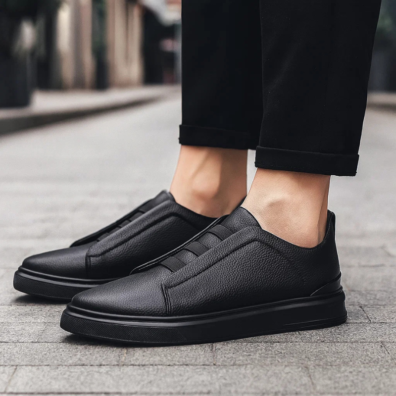 Comfortable men's slip-on sneakers in a classic design. Versatile casual footwear for everyday style.