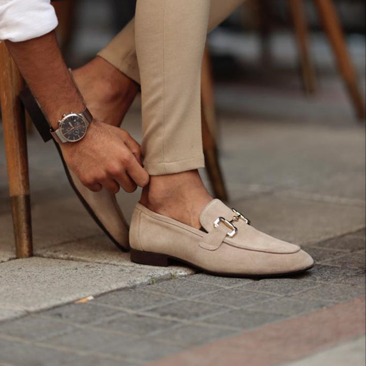 Elegant men's slip-on loafers featuring a signature horsebit detail, ideal for gentleman's footwear.