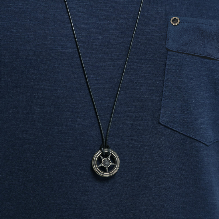 Essential men's V-neck pocket t-shirt, combining relaxed fit with modern style for summer attire.