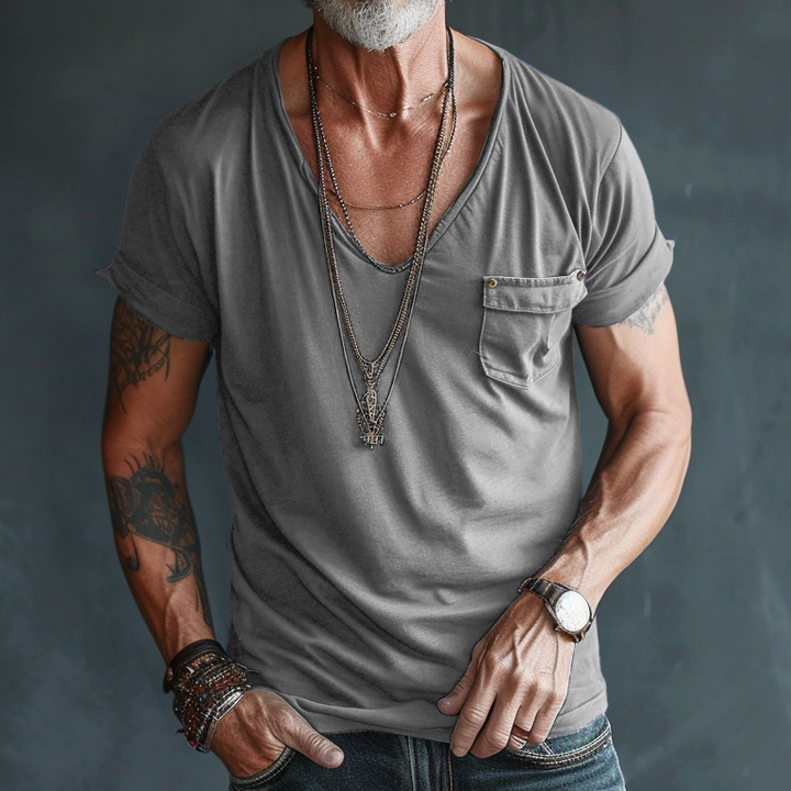 Comfortable men's summer V-neck tee featuring a practical pocket, great for relaxed fashion.