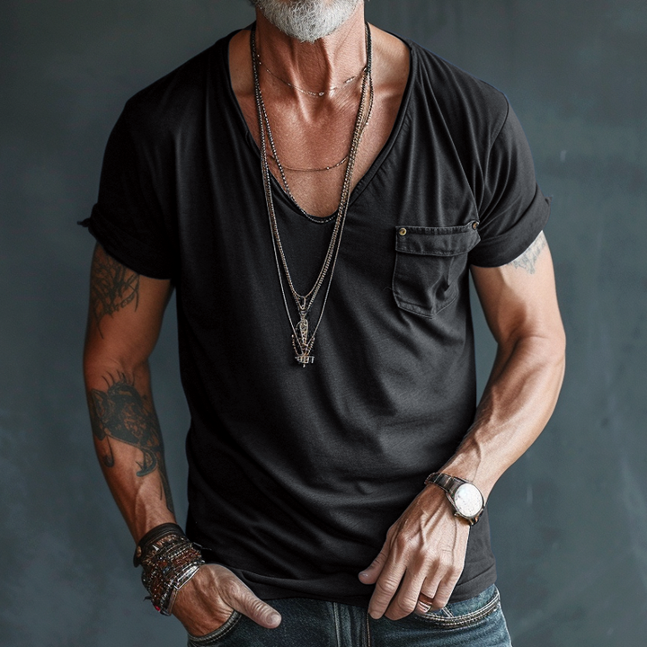 Modern men's casual top: a short-sleeve V-neck t-shirt with a pocket, offering daily comfort.
