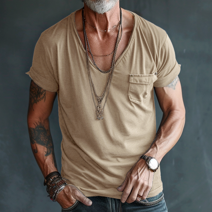 Effortless men's fashion: a classic short-sleeve V-neck pocket t-shirt, ideal for summer comfort.