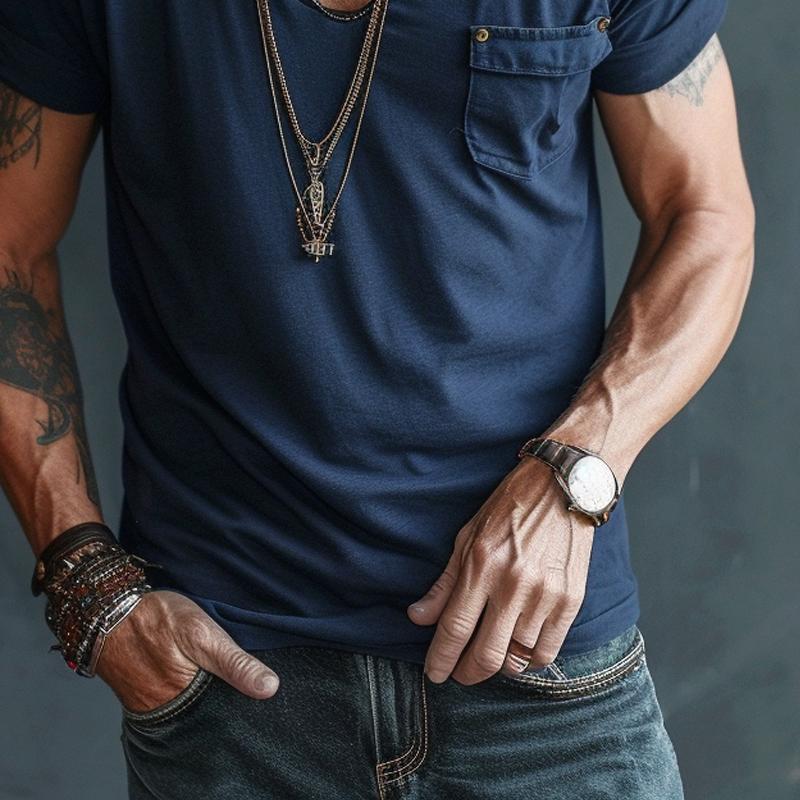 Trendy men's summer top: a comfortable V-neck pocket tee, offering versatile wear and modern style.