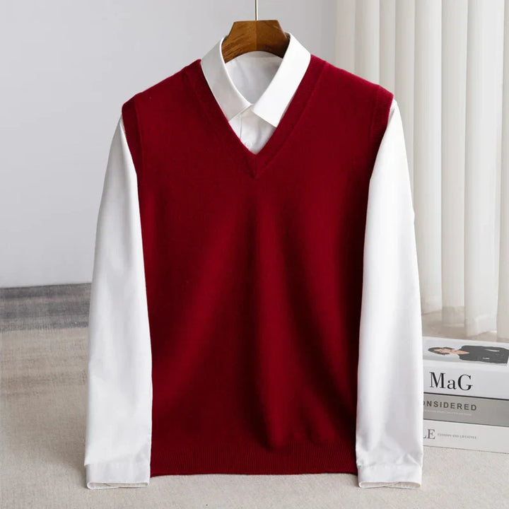 Comfortable men's V-neck sweater vest, soft and lightweight; a classic piece for smart layering.