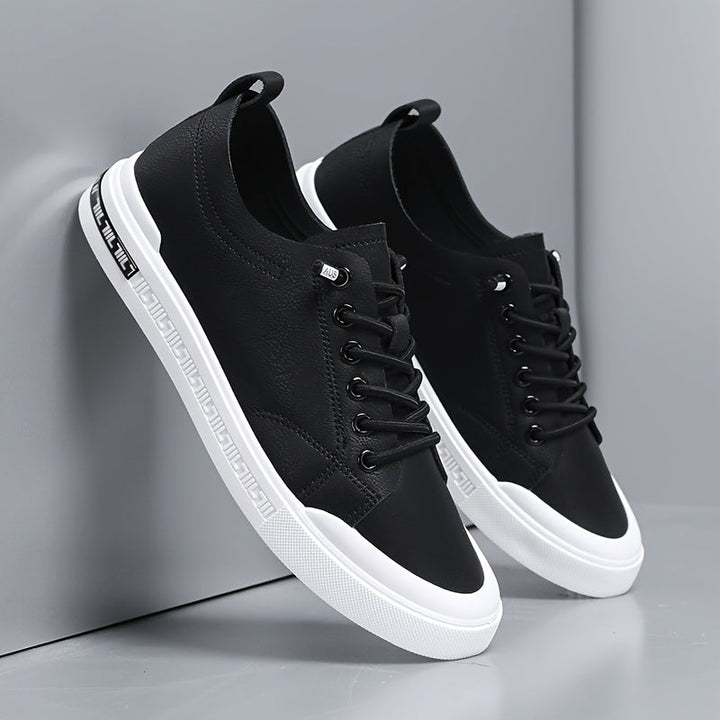 Everyday men's classic sneakers with sturdy heel, ensuring comfort and durability for all-day casual wear.