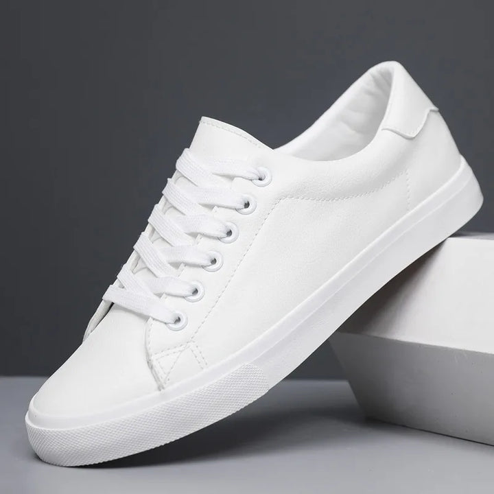 Comfortable men's low-top lace-up sneakers, perfect for everyday wear, casual style, and versatile men's fashion.