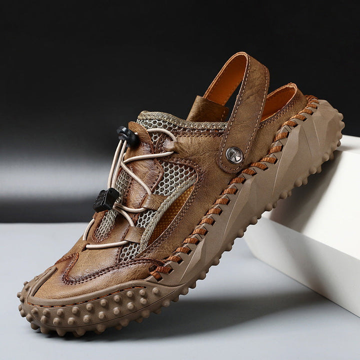 Fashionable men's closed-toe summer sandals with slingback for a secure & comfortable walking experience.