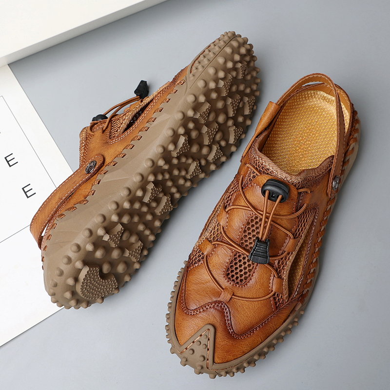 Durable men's closed-toe slingback sandals, designed for comfort and protection in various settings.