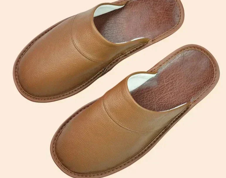 Easy slip-on men's house shoes, ideal for comfortable relaxation around the home.