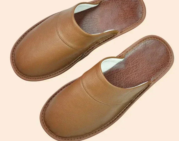 Easy slip-on men's house shoes, ideal for comfortable relaxation around the home.