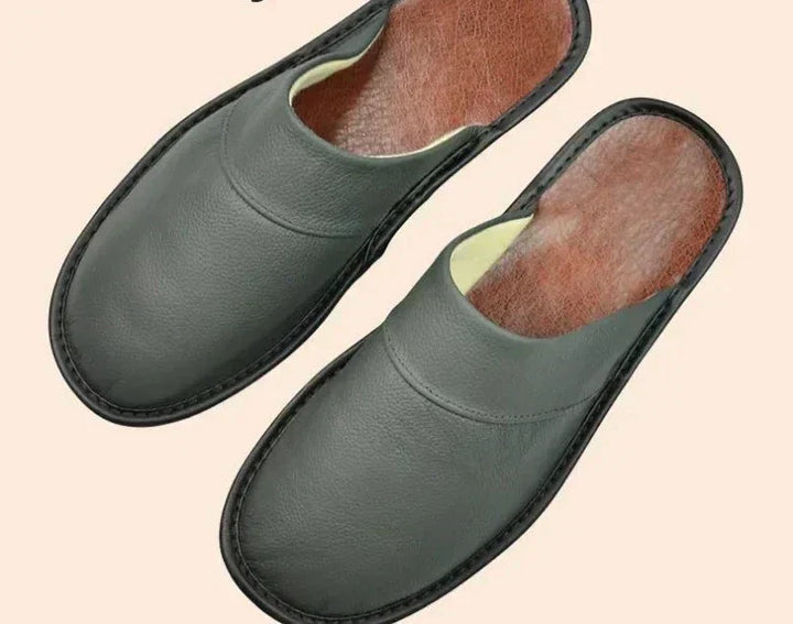 Soft, cozy men's indoor slippers, featuring a comfortable slip-on design for home wear.