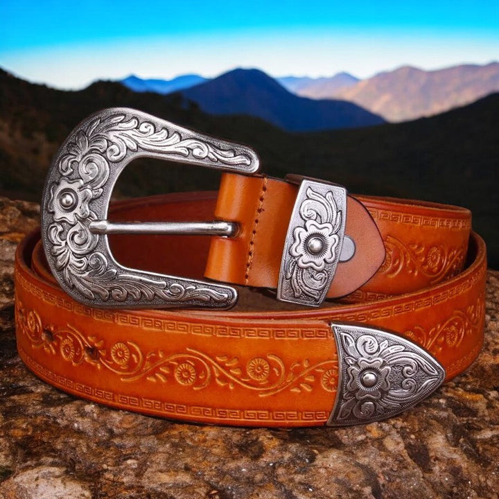 Fashionable men's engraved belt, ideal for western style. High-quality leather with a unique metal buckle. Durable accessory.