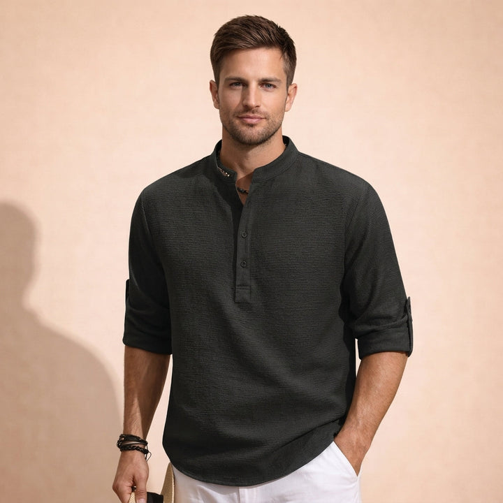 Stylish men's Giona button-up shirt, lightweight & comfortable for versatile casual wear. Ideal for summer.
