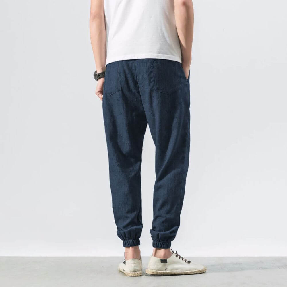 Everyday men's joggers, featuring a lightweight and breathable fabric.