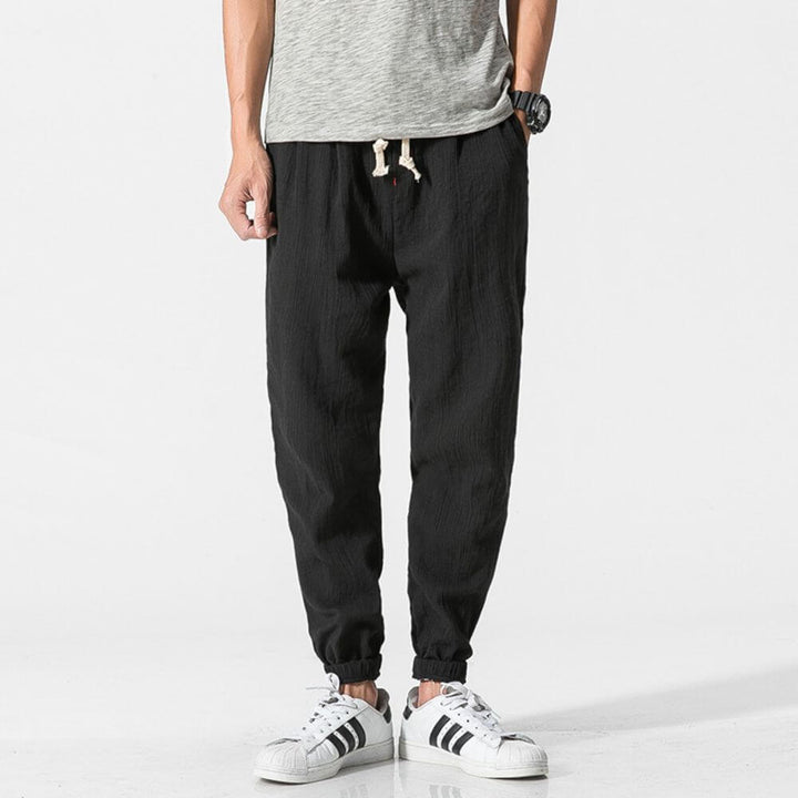 Everyday lightweight men's pants, breathable with an adjustable drawstring.