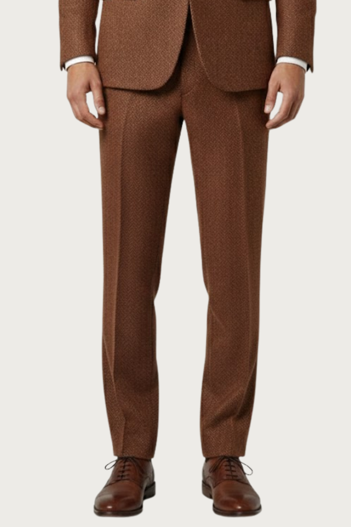 Formal men's burnt rust suit set: single-breasted jacket and trousers, suitable for stylish occasions.