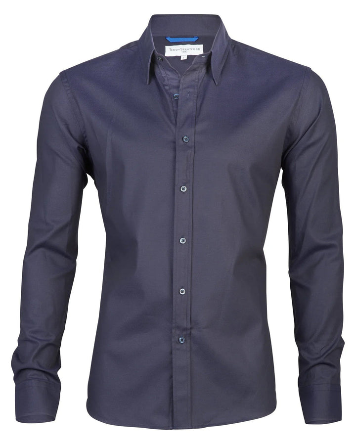On-trend men's zip fit casual shirt, long sleeve, a stylish men's fashion choice for modern daily wear.