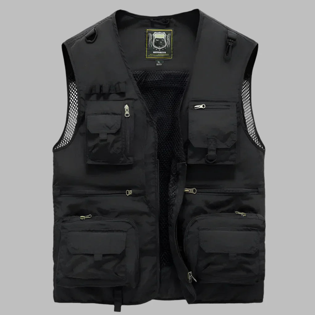 Lightweight men's summer utility vest with multiple pockets, perfect for casual layering and travel.