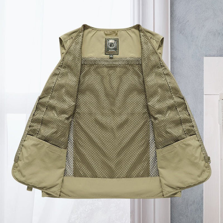 Stylish men's multi-pocket gilet, blending streetwear with practical utility for casual and outdoor use.