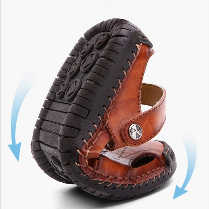 Protective men's closed-toe sandals for walking, offering foot support & comfort for outdoor activities.