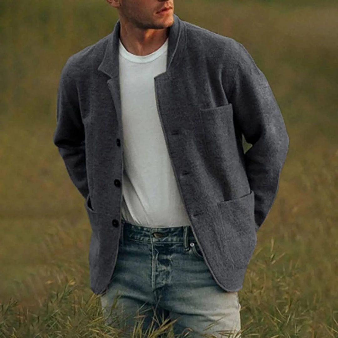 Lightweight men's relaxed fit blazer, offering comfort and modern style. A stylish jacket for everyday wear or occasions.