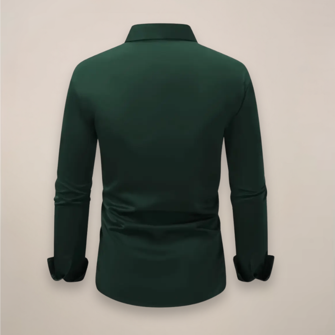 Smart men's slim-fit long sleeve shirt, a versatile button-down with pointed collar for smart casual outfits.
