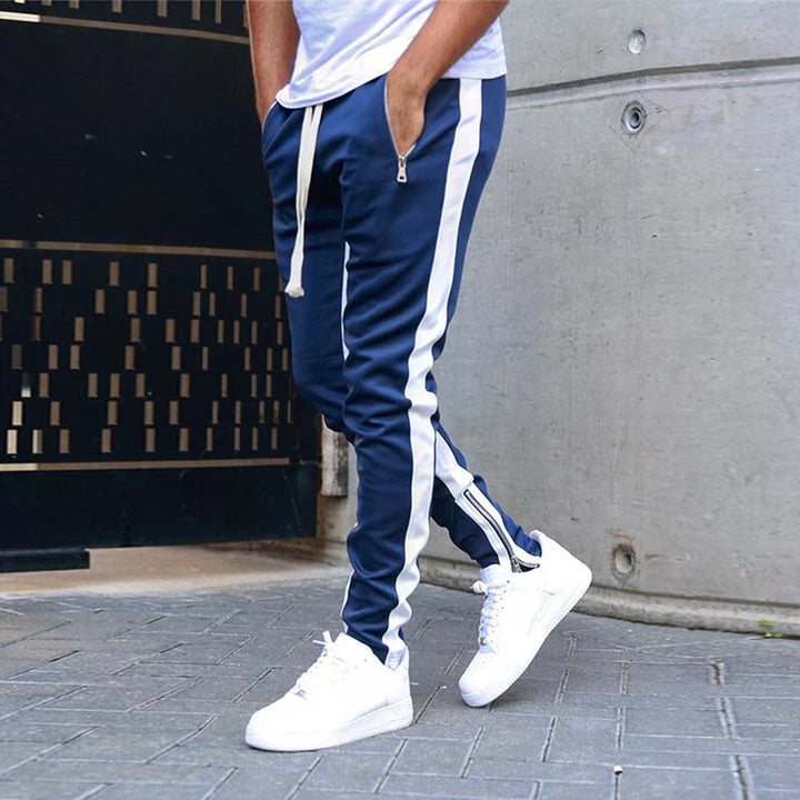 Versatile men's sportswear: slim fit track sweatpants with practical zip hem, perfect for an active lifestyle.