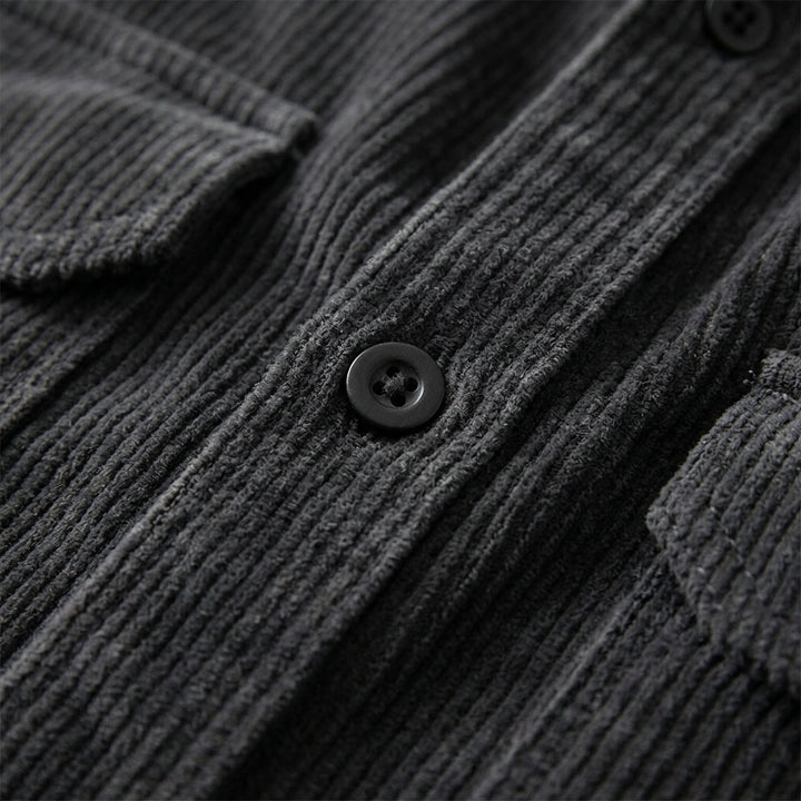 Men's outerwear layering overshirt, offering casual comfort and versatile style. A stylish men's shirt.