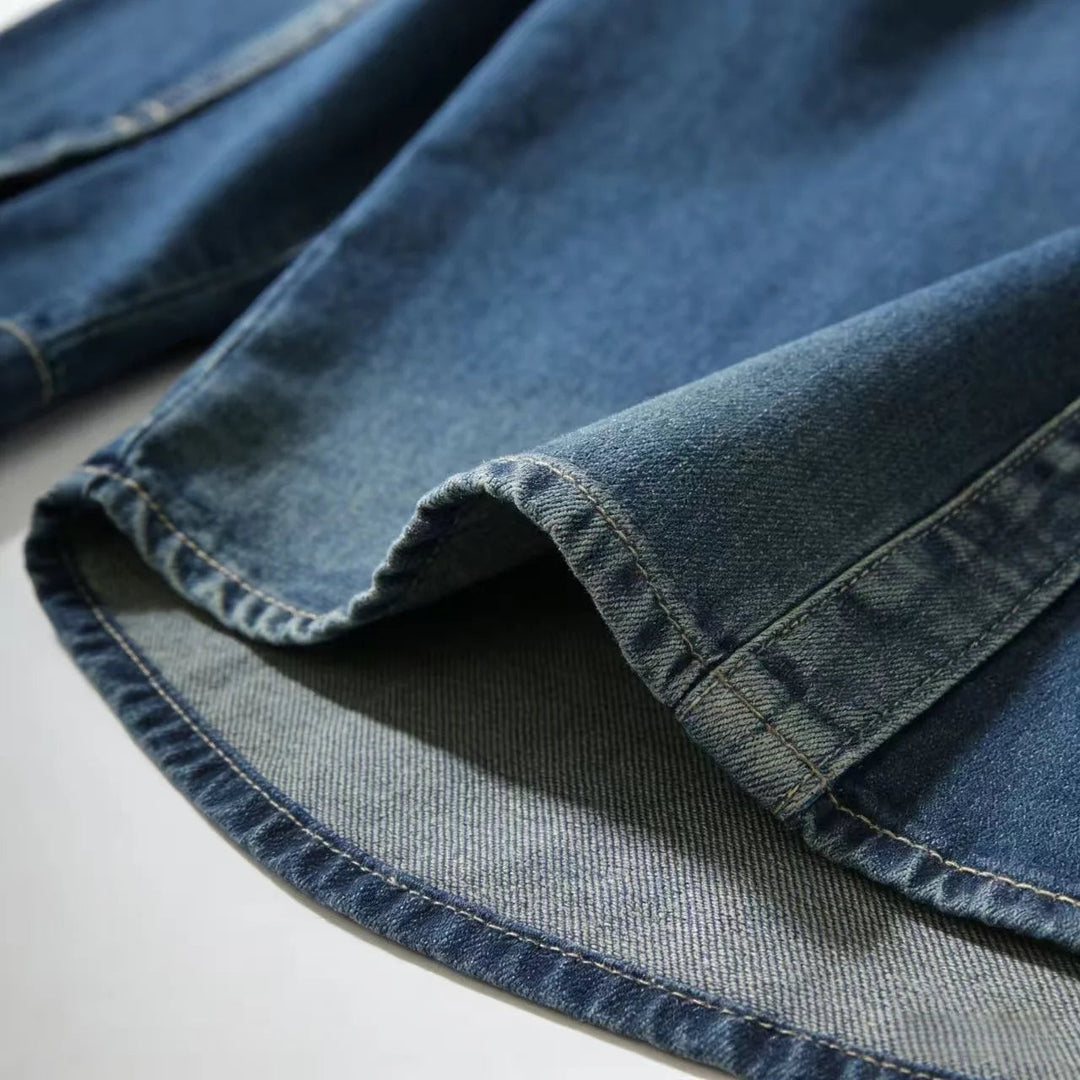 Comfortable men's light blue casual shirt, perfect as a stylish overshirt.