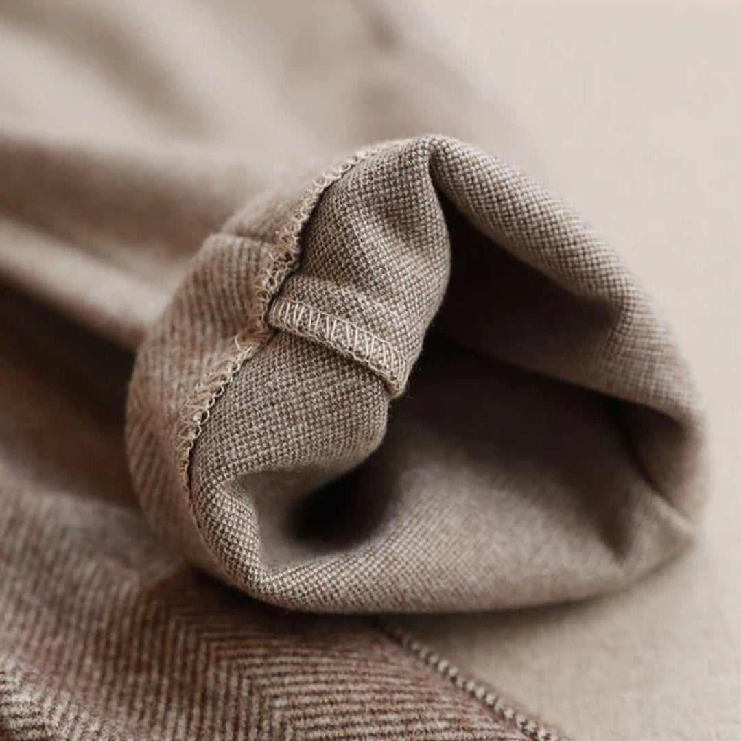Detail of the waistband and button closure on men's smart-casual ankle pants, emphasizing tailoring