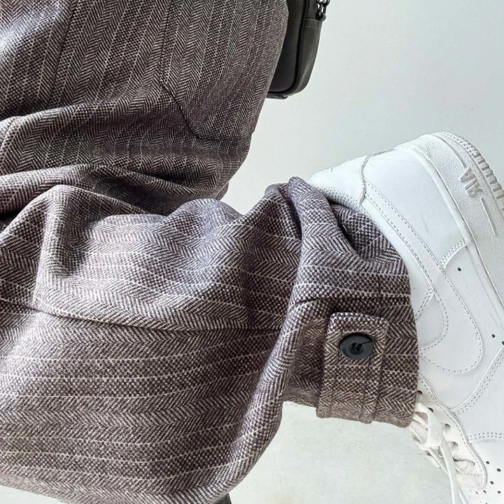 Men's Urban Drift casual pants, offering effortless style & relaxed comfort. Perfect for modern streetwear.