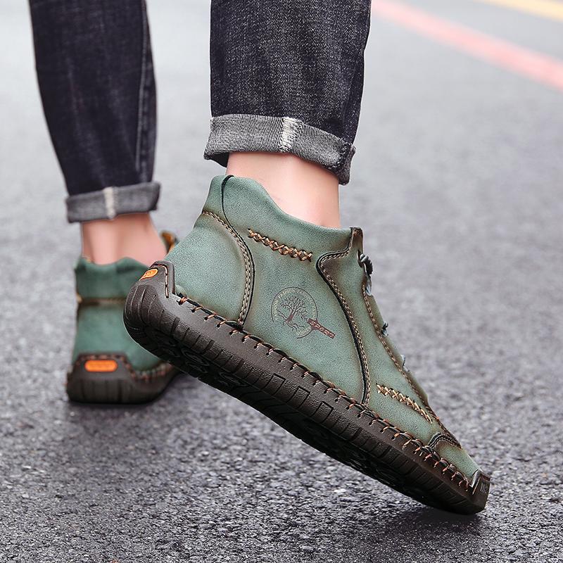 Elegant men's vintage leather loafers made by hand, featuring supportive orthopedic technology.